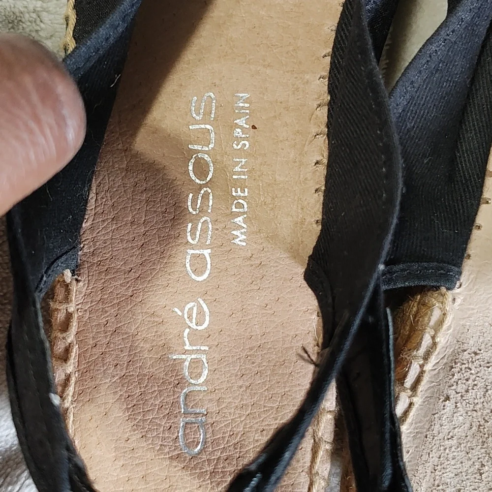 Andre Assous wedges/espadrilles sandales black size 8
